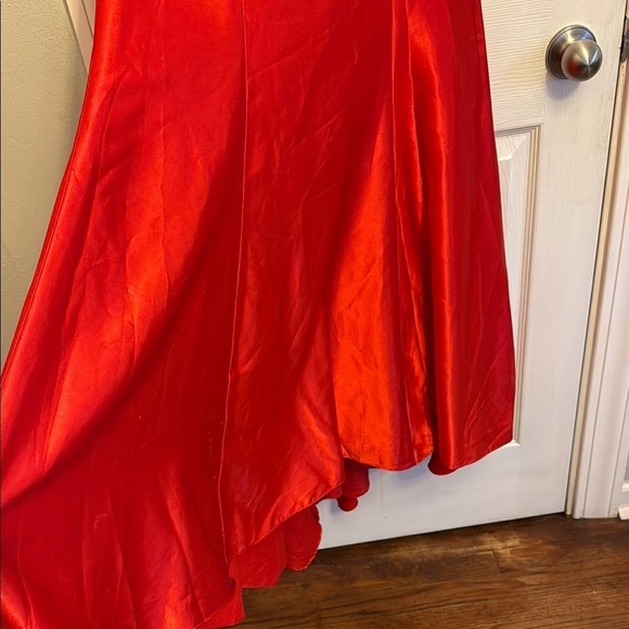 Red Sleeveless Halter Backless Gown - Picture 3 of 11